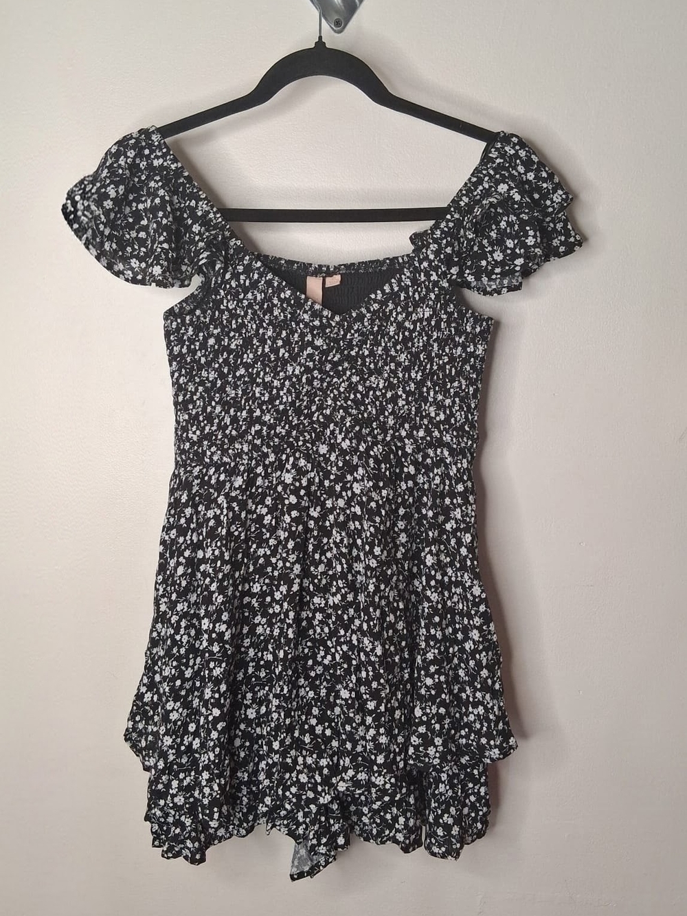 Lucky Brand Floral Smocked Flutter Sleeve Romper Black XS